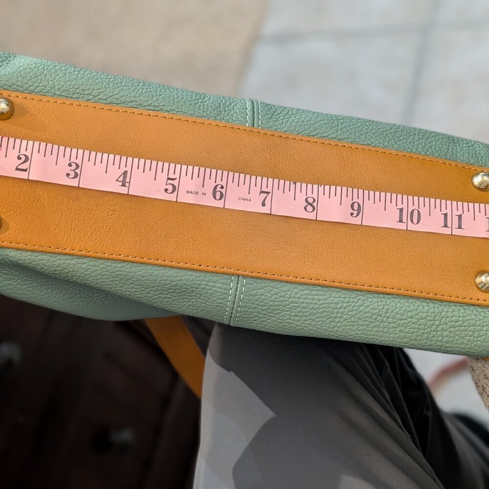 Divina Firenze Purse, Olive Green w/Tan Handles & Accents. Italian made leather - Picture 10 of 12